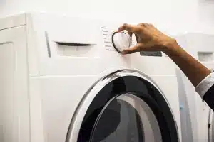 Ajustando temperatura lavadora para un buen uso de los electrodomésticos para ahorra energía Suministros Rami
